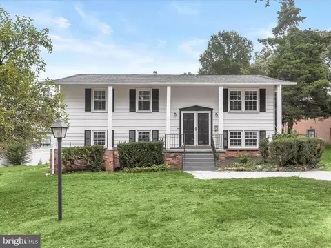 4407 Braeside Ct, Lanham, MD 20706