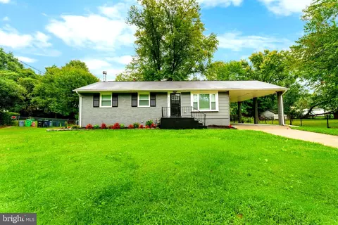 902 Sitka Ln, Capitol Heights, MD 20743