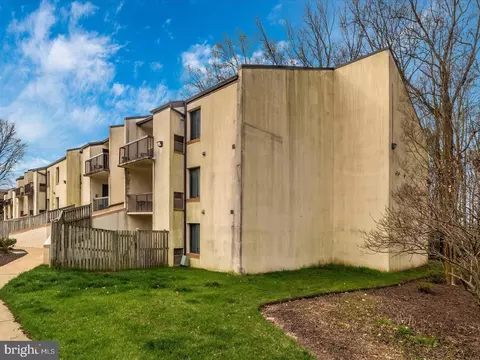10120 Campus Way S #301-7C, Marlboro, MD 20774