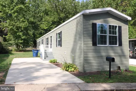 1817 Elmwood Park Dr, Capitol Heights, MD 20743