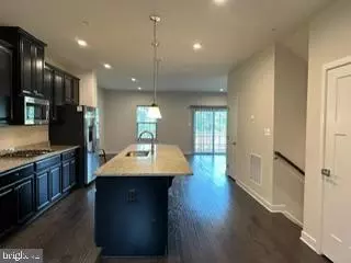 8034 Spring Arbor Dr, Laurel, MD 20707 photo 2