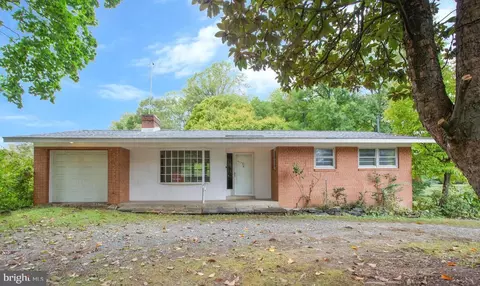 7805 Woodyard Rd, Clinton, MD 20735