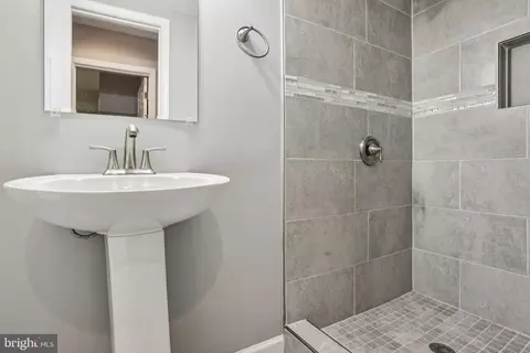 Bath - 10009 Thrift Rd, Clinton, MD 20735 photo 3 of 4