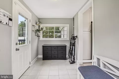 Entry Way - 10009 Thrift Rd, Clinton, MD 20735 photo 4 of 8