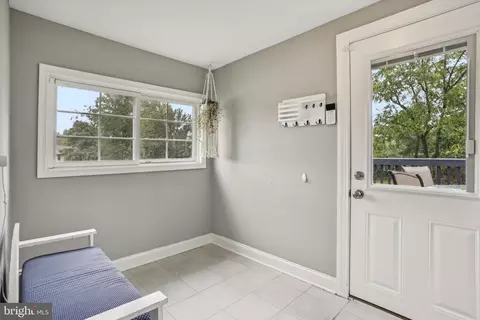 Entry Way - 10009 Thrift Rd, Clinton, MD 20735 photo 3 of 8