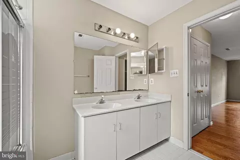 Bath - 9300 Copernicus Dr, Lanham, MD 20706 photo 3 of 6