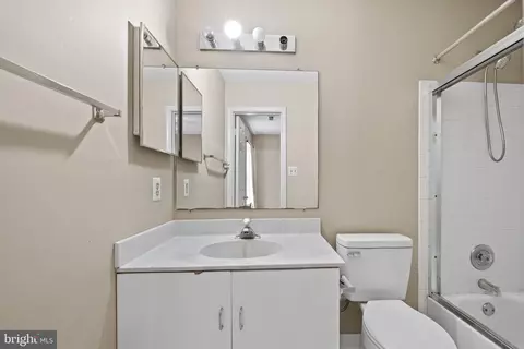 Bath - 9300 Copernicus Dr, Lanham, MD 20706 photo 5 of 6