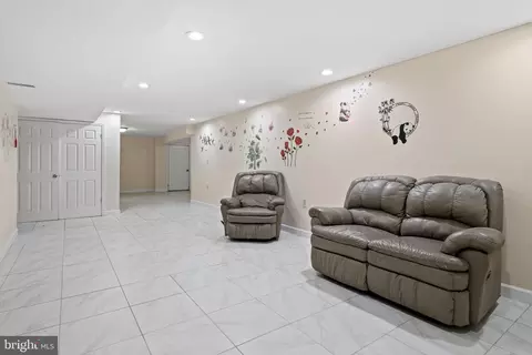 Entry Way - 9300 Copernicus Dr, Lanham, MD 20706 photo 9 of 12