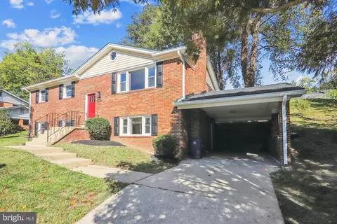 6910 Danford Dr, Clinton, MD 20735 photo 2