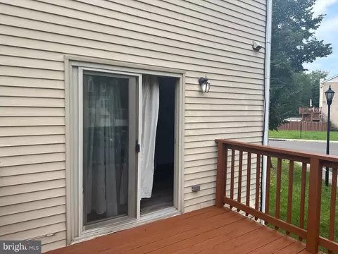 10406 Storch Dr, Lanham, MD 20706 photo 2