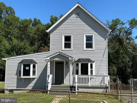 4910 Iroquois St, College Park, MD 20740