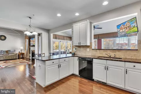 11102 Rodeo Ct, Marlboro, MD 20772 photo 3