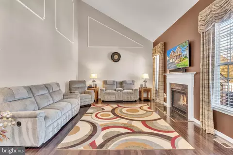 11102 Rodeo Ct, Marlboro, MD 20772 photo 5