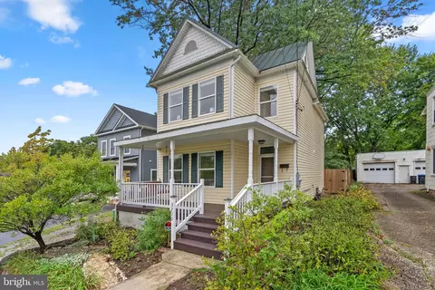 3710 37th St, Mount Rainier, MD 20712