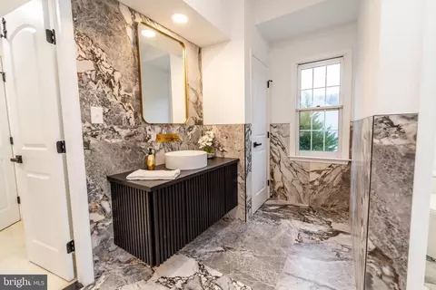 Bath - 2107 Parkside Dr, Bowie, MD 20721 photo 4 of 8