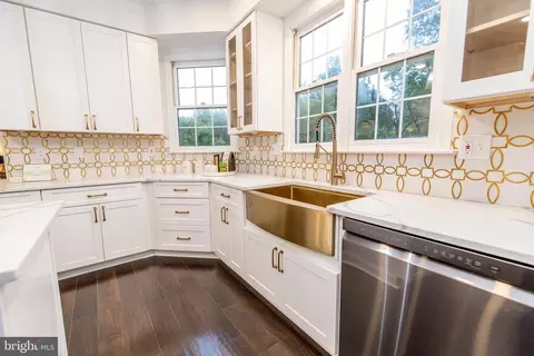 Kitchen - 2107 Parkside Dr, Bowie, MD 20721 photo 2 of 5