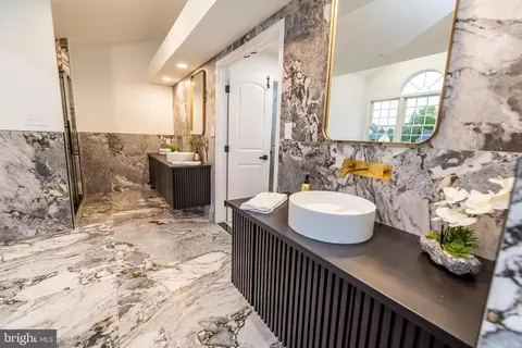 Bath - 2107 Parkside Dr, Bowie, MD 20721 photo 3 of 8