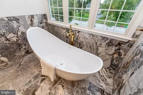 Bath - 2107 Parkside Dr, Bowie, MD 20721 photo 6 of 8