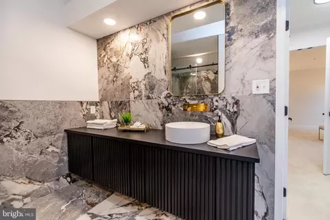 Bath - 2107 Parkside Dr, Bowie, MD 20721 photo 2 of 8