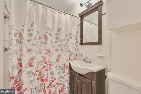 Bath - 7903 Johnson Ave, Glenarden, MD 20706 photo 2 of 4