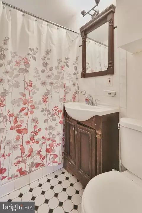 Bath - 7903 Johnson Ave, Glenarden, MD 20706 photo 3 of 4