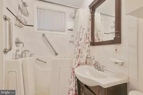 Bath - 7903 Johnson Ave, Glenarden, MD 20706 photo 4 of 4