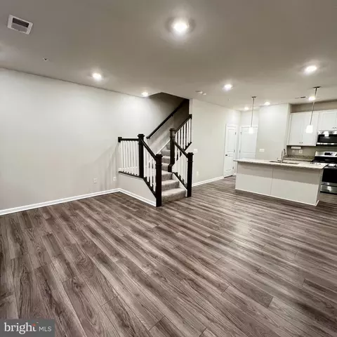 Living - 5529 Lanteen St, Lanham, MD 20706 photo 1 of 3