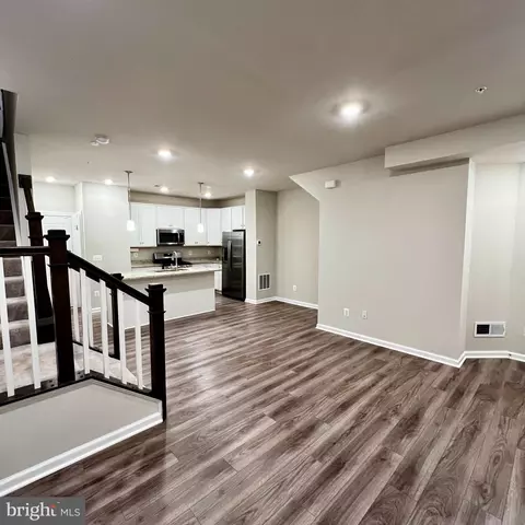 Living - 5529 Lanteen St, Lanham, MD 20706 photo 2 of 3