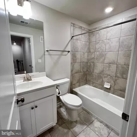 Bath - 5529 Lanteen St, Lanham, MD 20706 photo 3 of 3