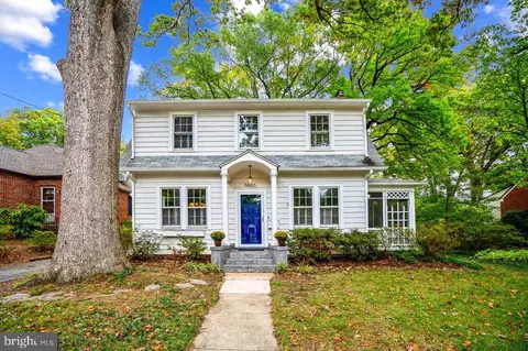 6605 44th Ave, University Park, MD 20782