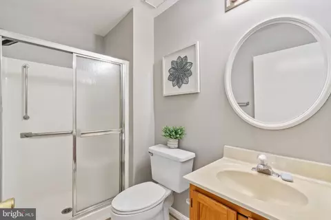 Bath - 9274 Cherry Ln #80, Laurel, MD 20708 photo 2 of 2