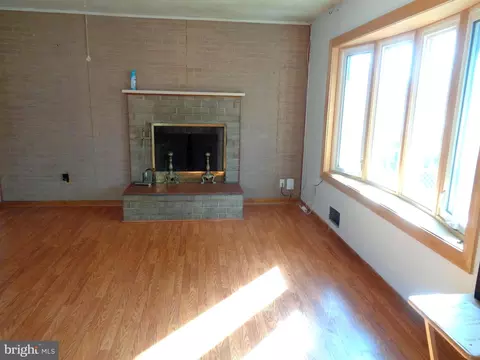 Living - 2808 Ritchie Rd, District Heights, MD 20747 photo 2 of 6