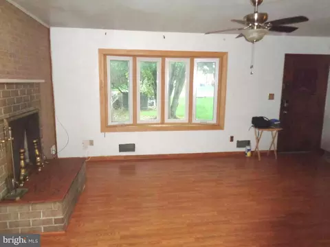Living - 2808 Ritchie Rd, District Heights, MD 20747 photo 3 of 6