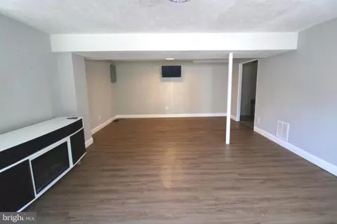 Living - 2808 Ritchie Rd, District Heights, MD 20747 photo 4 of 6
