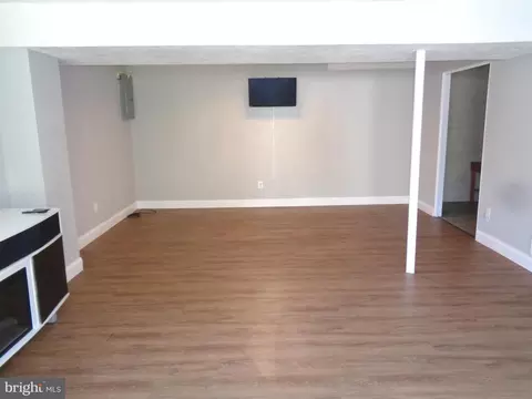 Living - 2808 Ritchie Rd, District Heights, MD 20747 photo 5 of 6