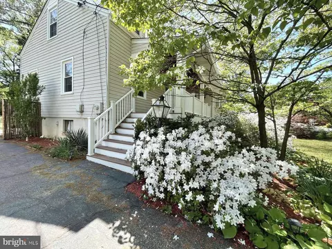9223 Fowler Ln, Lanham, MD 20706 photo 4
