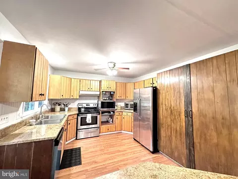 9223 Fowler Ln, Lanham, MD 20706 photo 14