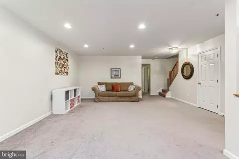 9212 Vanfleet Ct, Laurel, MD 20708 photo 5