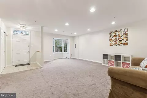 9212 Vanfleet Ct, Laurel, MD 20708 photo 6