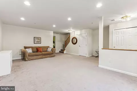 9212 Vanfleet Ct, Laurel, MD 20708 photo 4