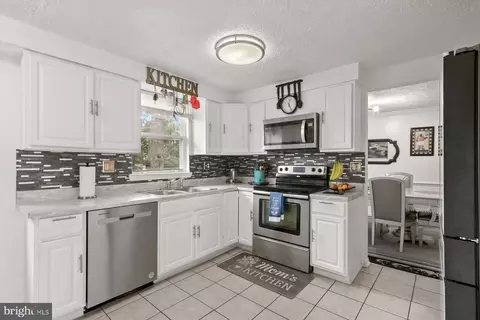 6425 Tiffany Ct, Lanham, MD 20706 photo 9