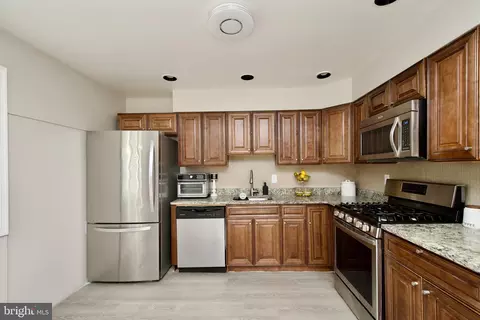 Kitchen - 7011 96th Pl, Lanham, MD 20706 photo 5 of 6