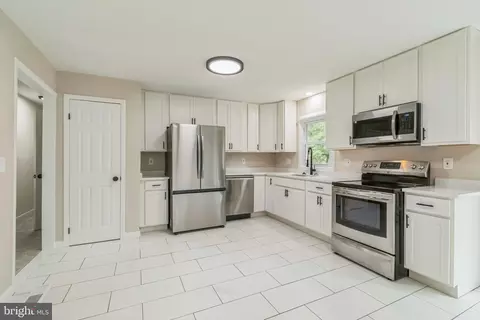 8631 Irvin Ave, Lanham, MD 20706 photo 2