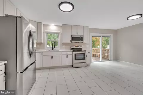 8631 Irvin Ave, Lanham, MD 20706 photo 4
