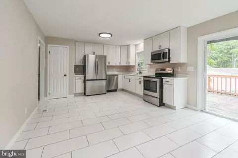 8631 Irvin Ave, Lanham, MD 20706 photo 3