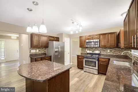 Kitchen - 12916 Windbrook Dr, Clinton, MD 20735 photo 3 of 4