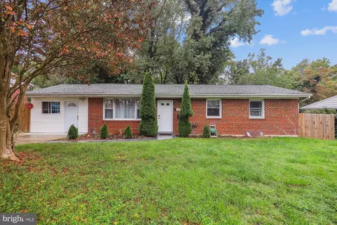 1827 Knoll Dr, Oxon Hill, MD 20745