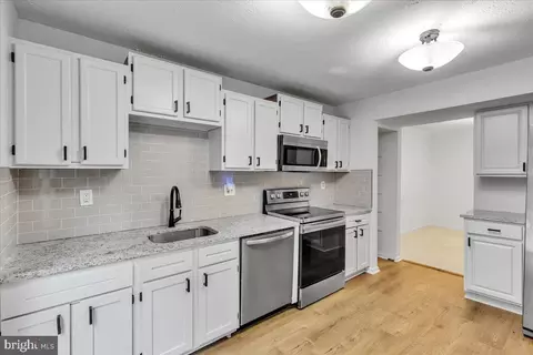 7302 Split Rail Ln, Laurel, MD 20707 photo 10