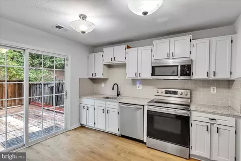 7302 Split Rail Ln, Laurel, MD 20707 photo 9