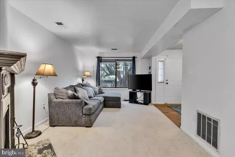 7302 Split Rail Ln, Laurel, MD 20707 photo 6